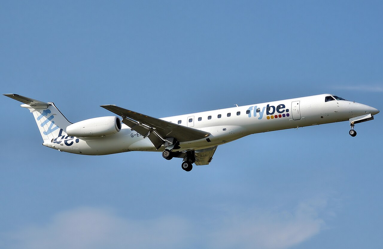 Flybe erj145 g-erja arp.jpg